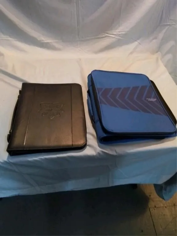 2 zip up binders