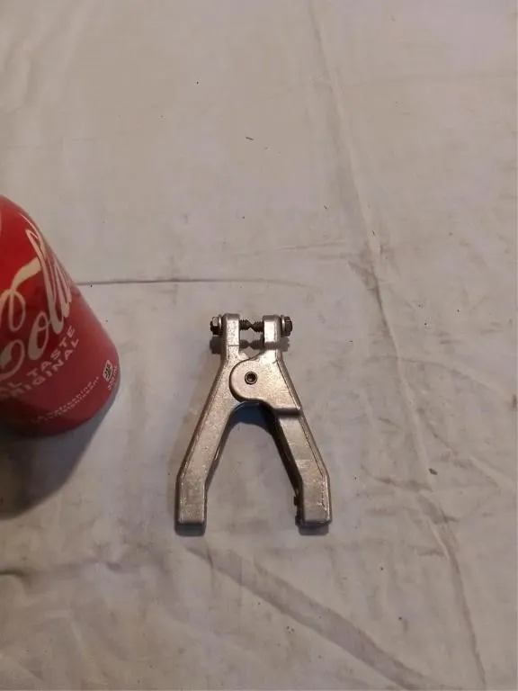 Heavy duty grounding clamp