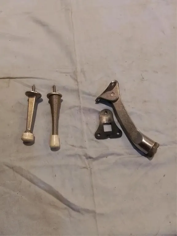 3 door stops