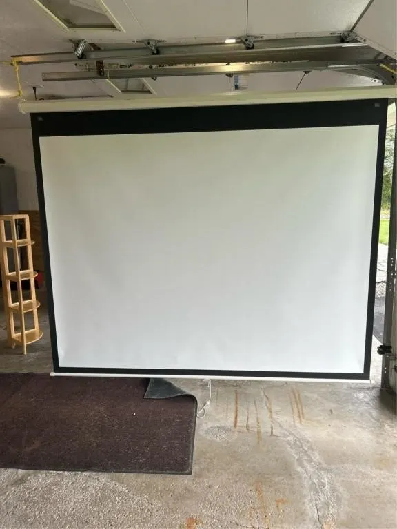 Projector screen