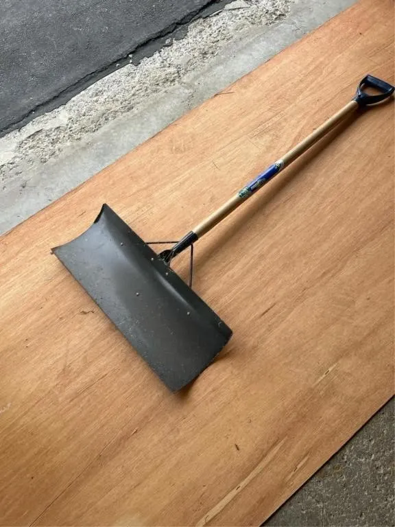 Metal 24” snow shovel