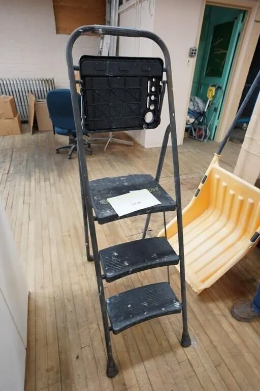 3-step folding step stool