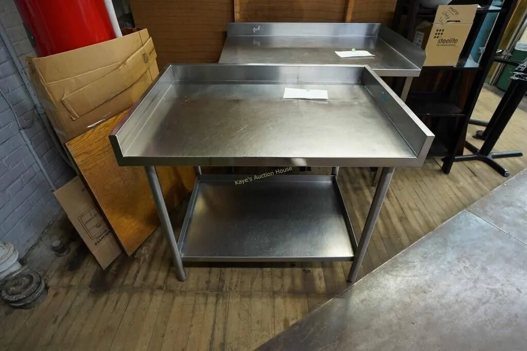 s.s. table with bottom shelf