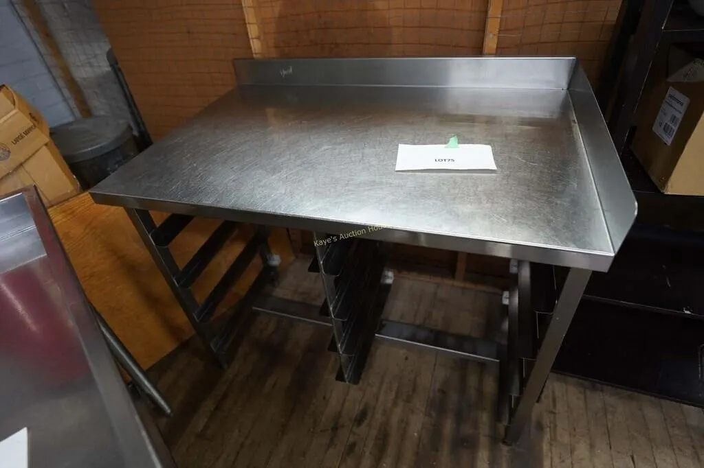 Quest s.s. table with lug bin rack