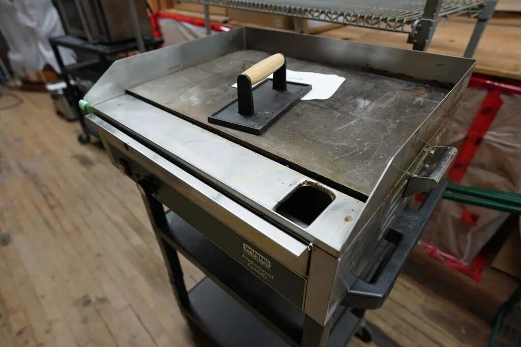 Electric Warring commercial grill