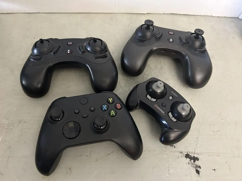 Wireless Game Controllers, Lot of 4
