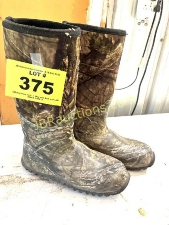 SIZE 10 CAMO MUCK BOOTS