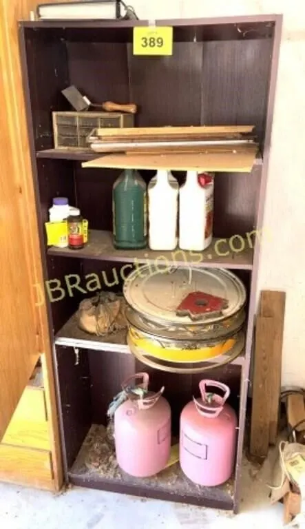 SHELF WITH EMPTY CONTAINERS