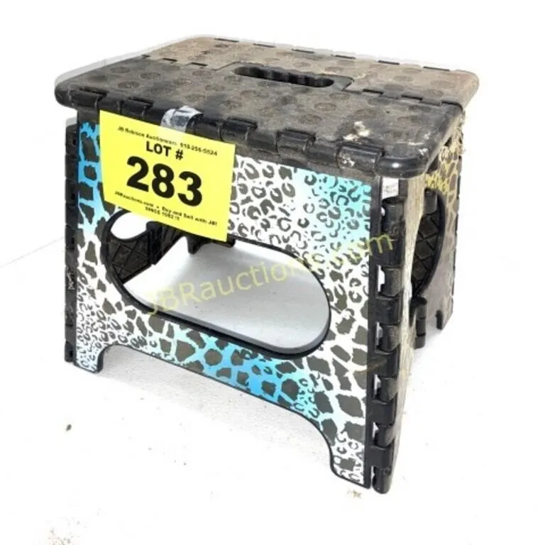 FOLDING STOOL