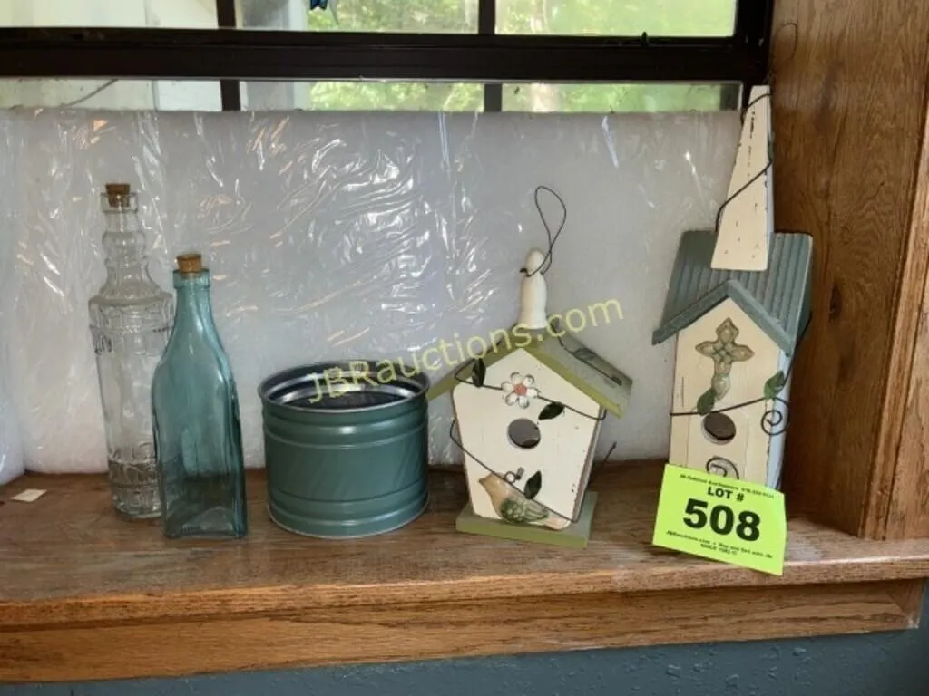 BIRDHOUSE DECOR