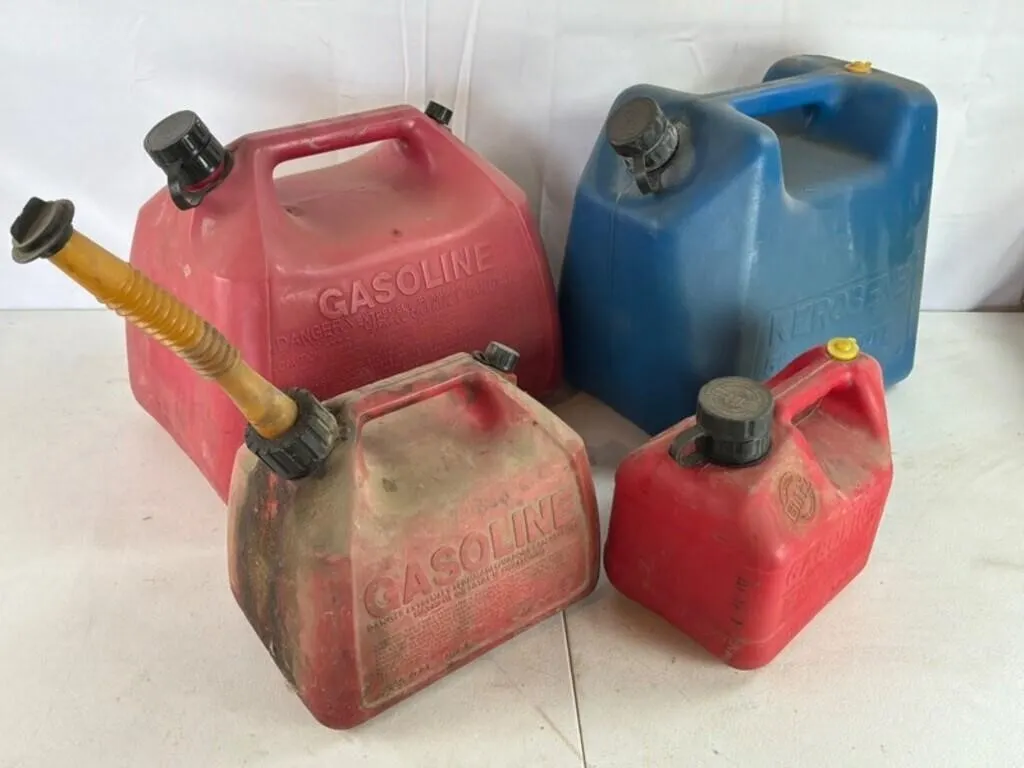 Rubbermaid & Blitz Gas/Kerosene Cans (Lot of 4)