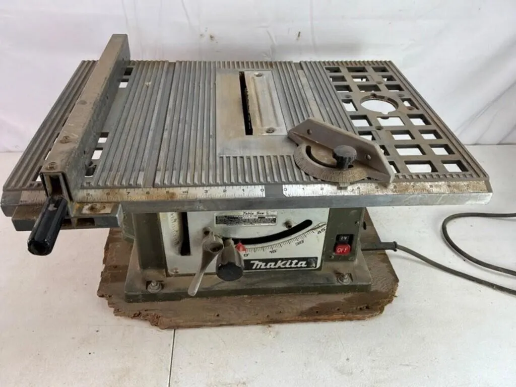 Makita 2708 Table Saw