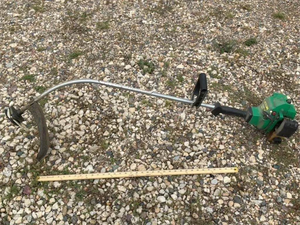 Weed Eater FeatherLite Gas String Trimmer