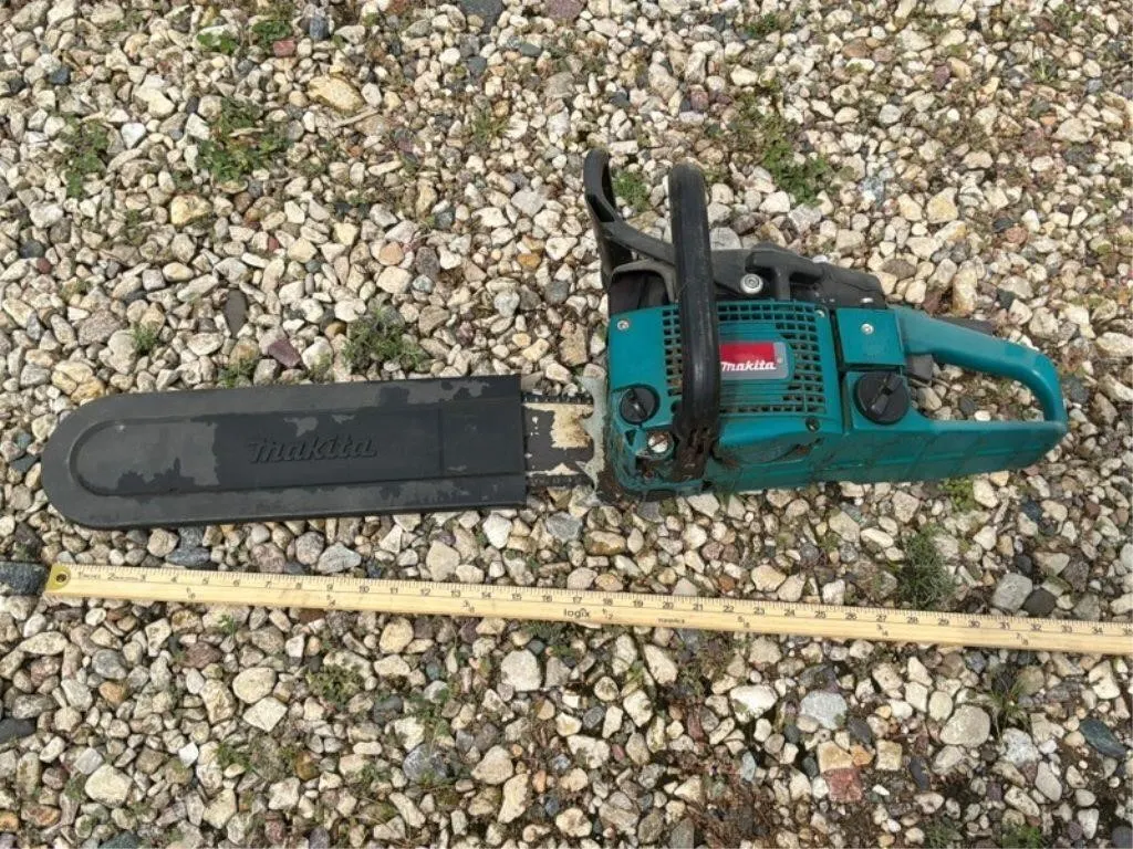 Makita DCS 520i Chainsaw
