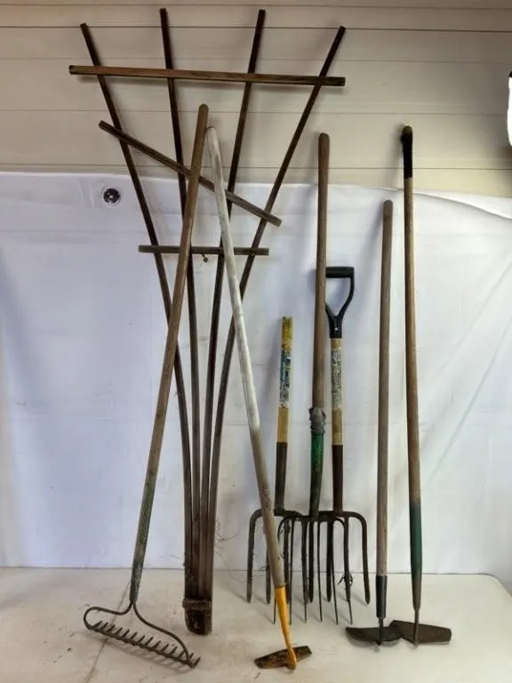 Garden Tools & Wooden Trellis (8pc Set)