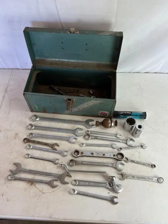 Mixed Hand Tools & Toolbox 20+pc