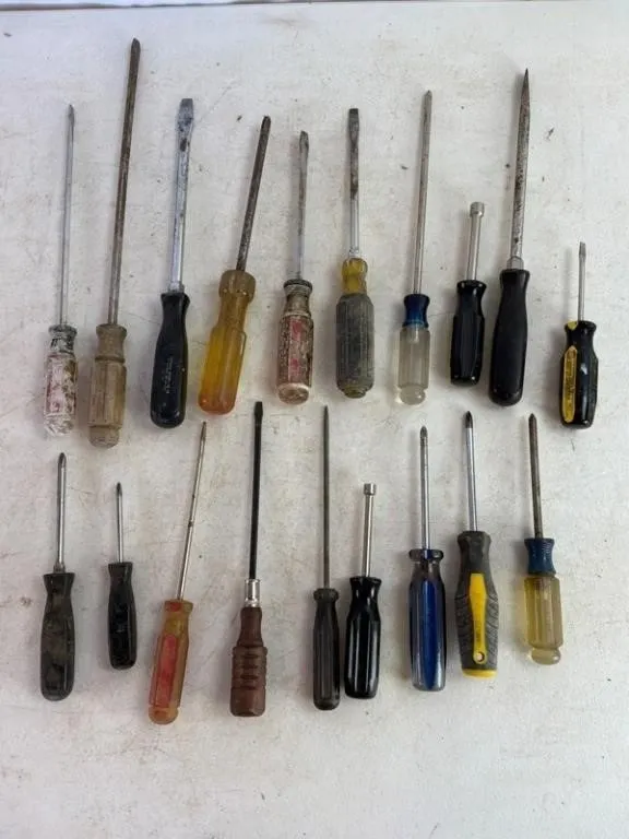 Mixed Screwdriver Set (Lot of 19)