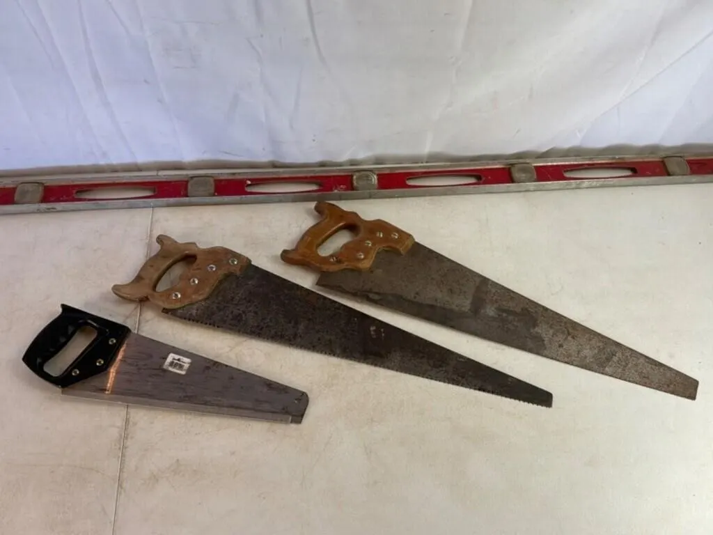 Hand Saws & Level Mixed Lot (Lot of 4)