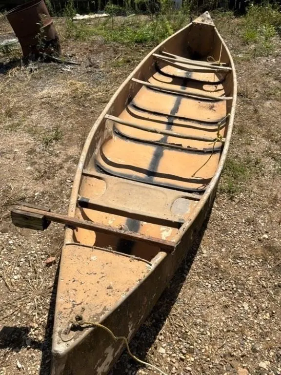 16ft Canoe with Paddles