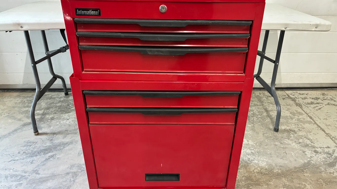 Toolbox (2' x 1' x 3')