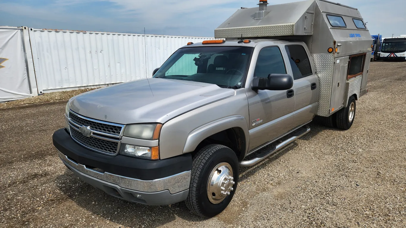 2003 Chevrolet Silverado 3500 4dr Crew Cab LT 4WD LB DRW