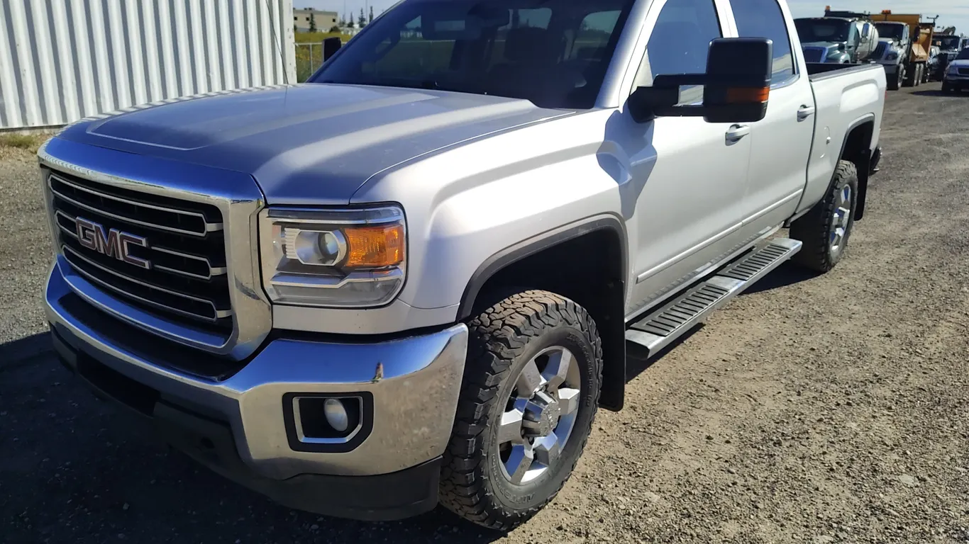 2018 GMC Sierra 2500HD 4x4 SLE 4dr Crew Cab SB