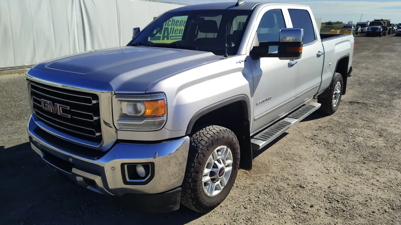 2017 GMC Sierra 2500HD 4x4 SLT 4dr Crew Cab SB