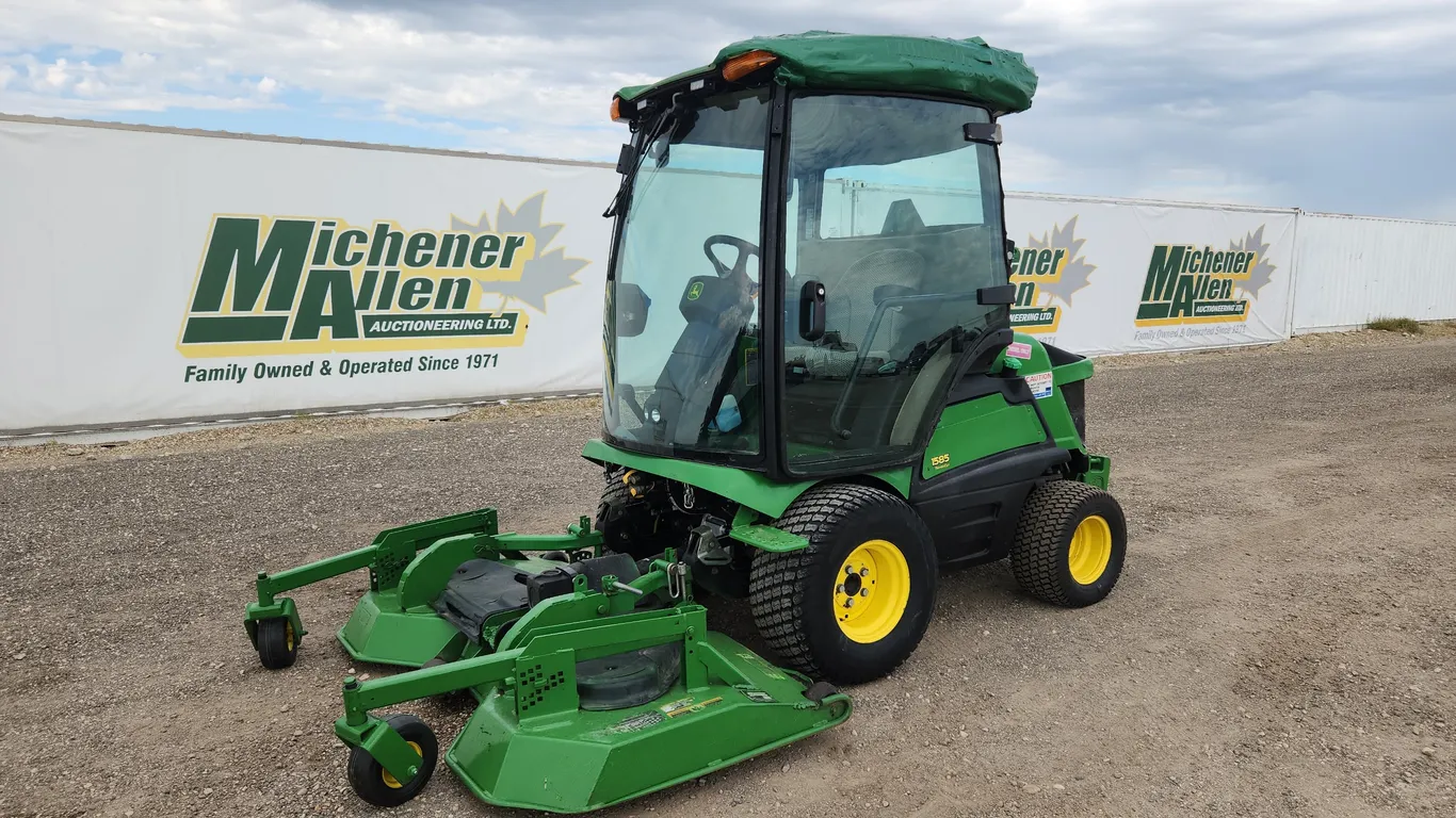 2015 John Deere 1585 Terrain Cut 4x4 Mower