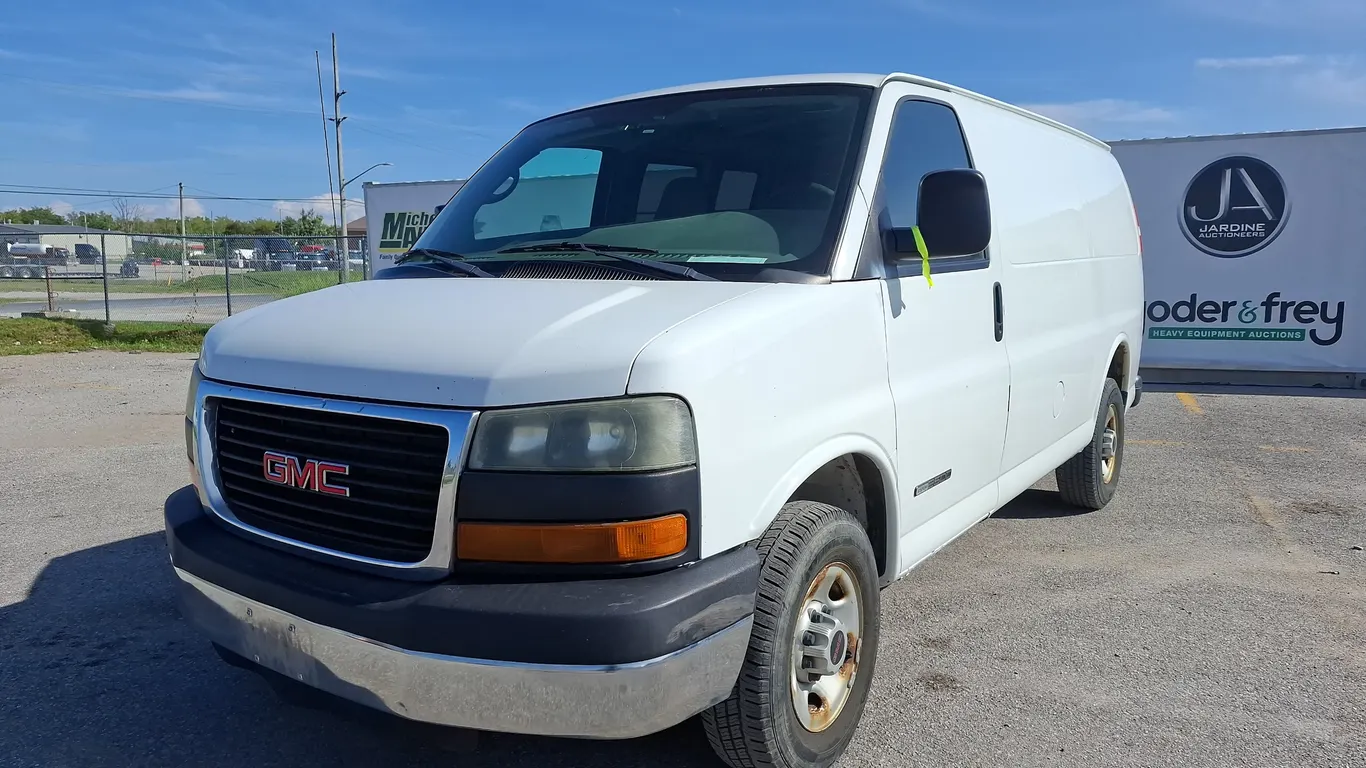 2004 GMC Savana Cargo Van