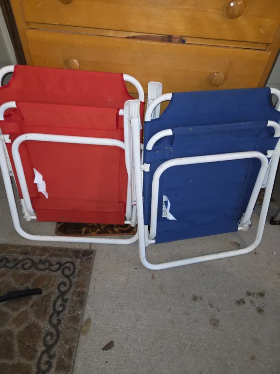 2 lawn chairs
