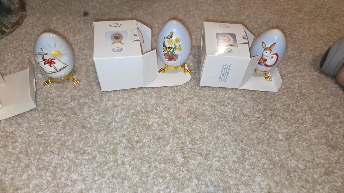 3 collectible eggs