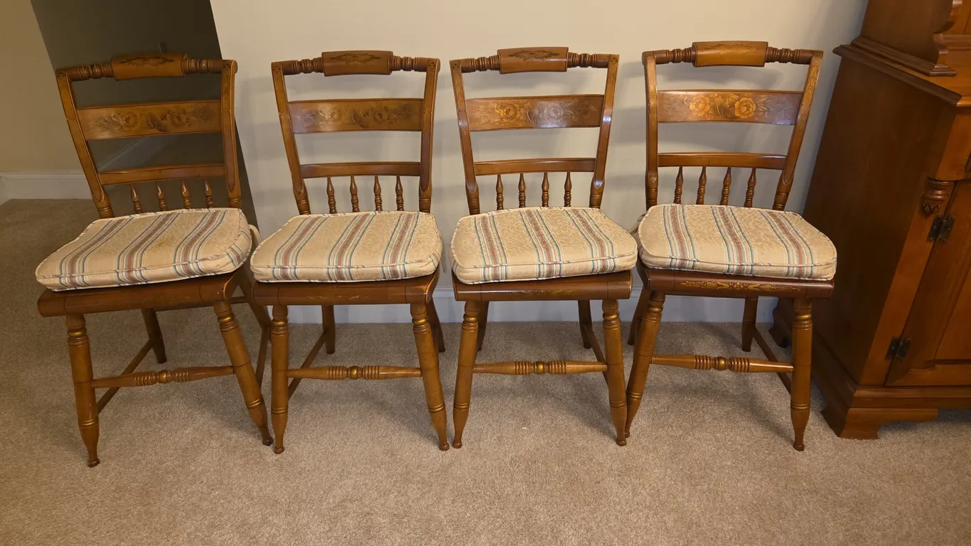4 dining room chairs, unique, excellent condition HITCHCOCK SPINDLEBACK CHAIRS