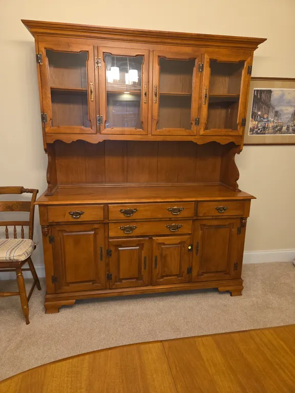 Young republic hutch excellent condition