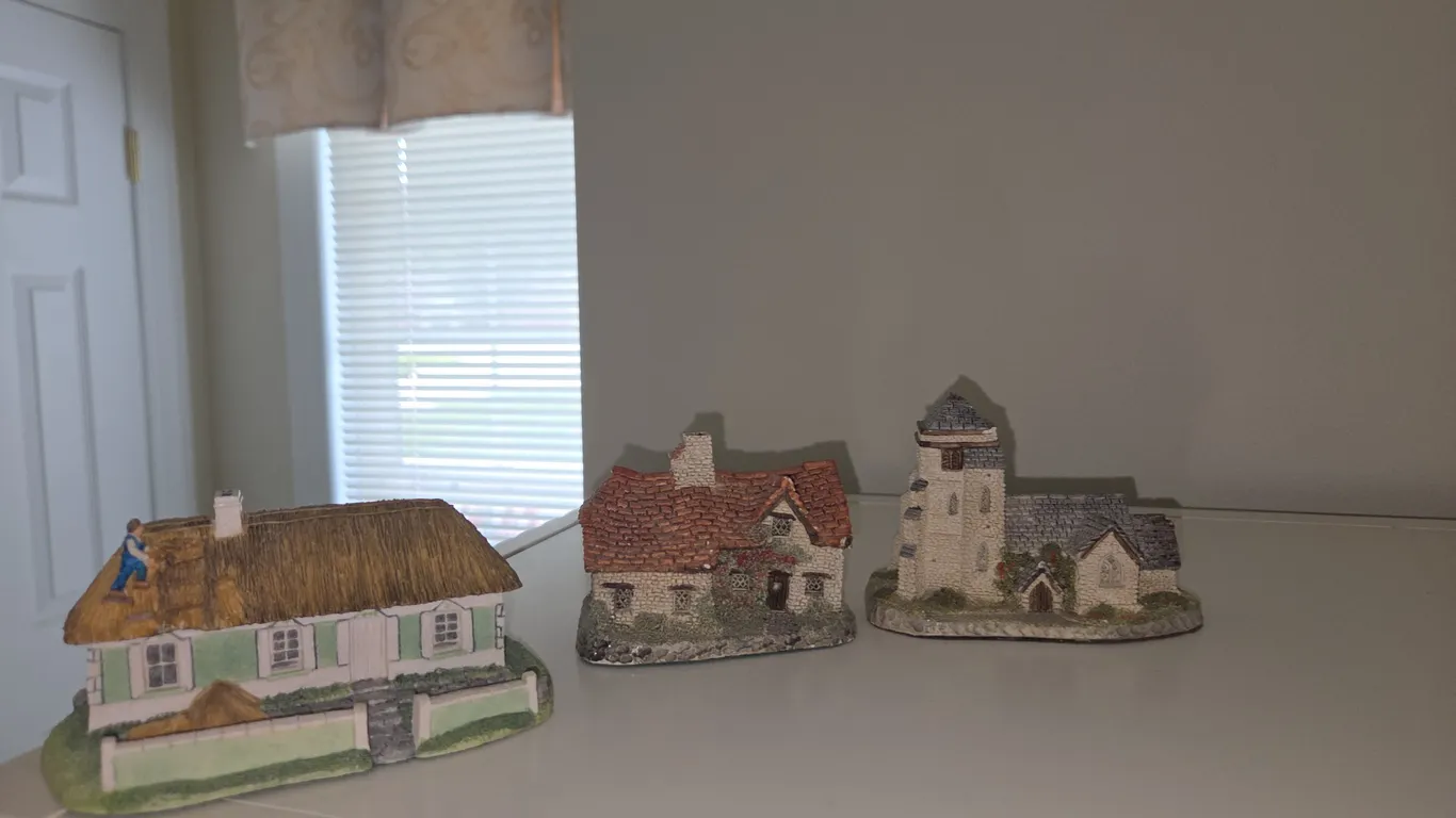 3 mini cottages