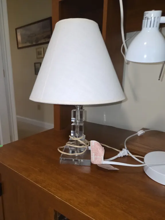 2 desk lamps