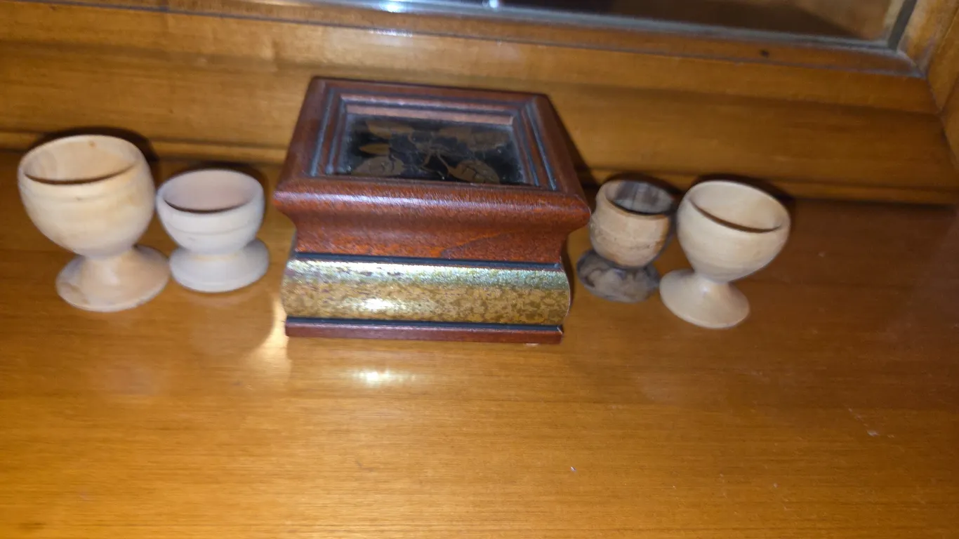 Small music box how great thou art & mini wood cups
