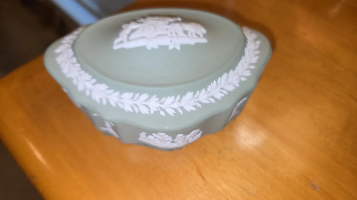 Wedgwood Green Jasperware / CHERUB TRINKET BOX / England