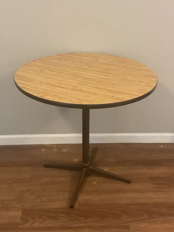 Round Pedestal Dining / Kitchen Table