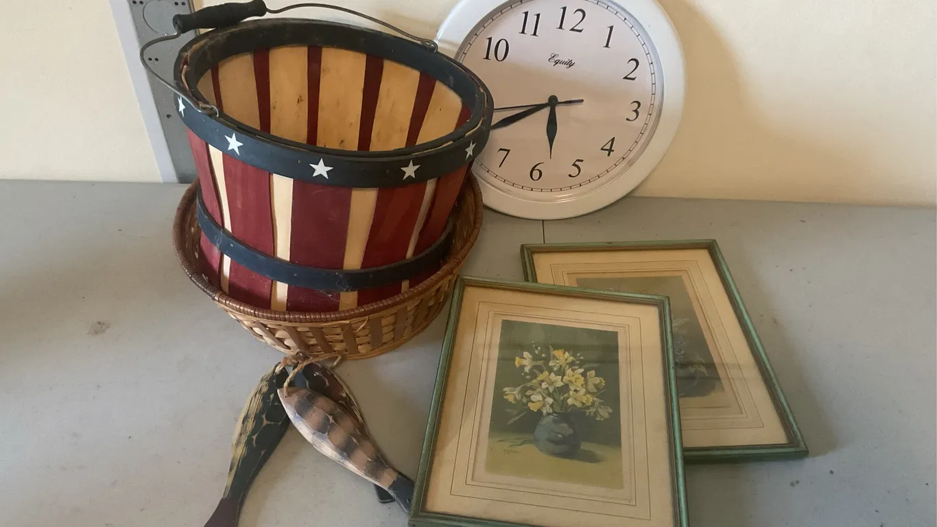 Assorted Home Décor – Baskets, Clock, Floral Prints & Decorative Fish