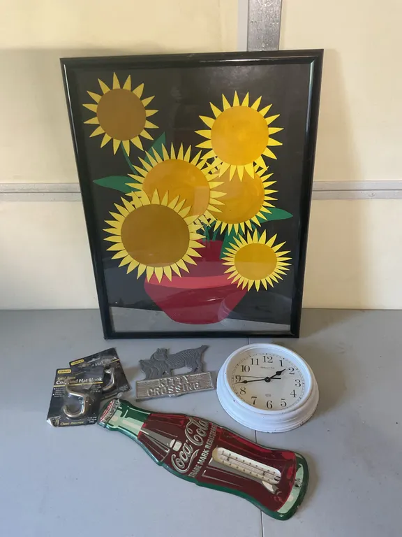 Vintage-Style Wall Décor & Coca-Cola Thermometer