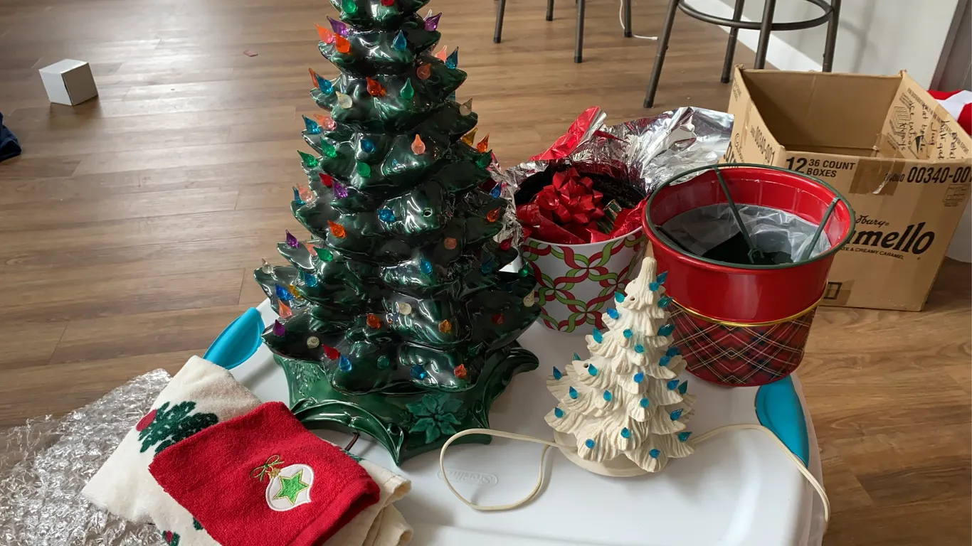 Ceramic Christmas Trees & Holiday Décor