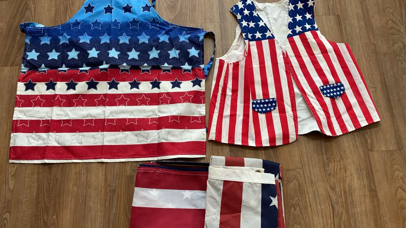 Patriotic Aprons & American Flag Décor
