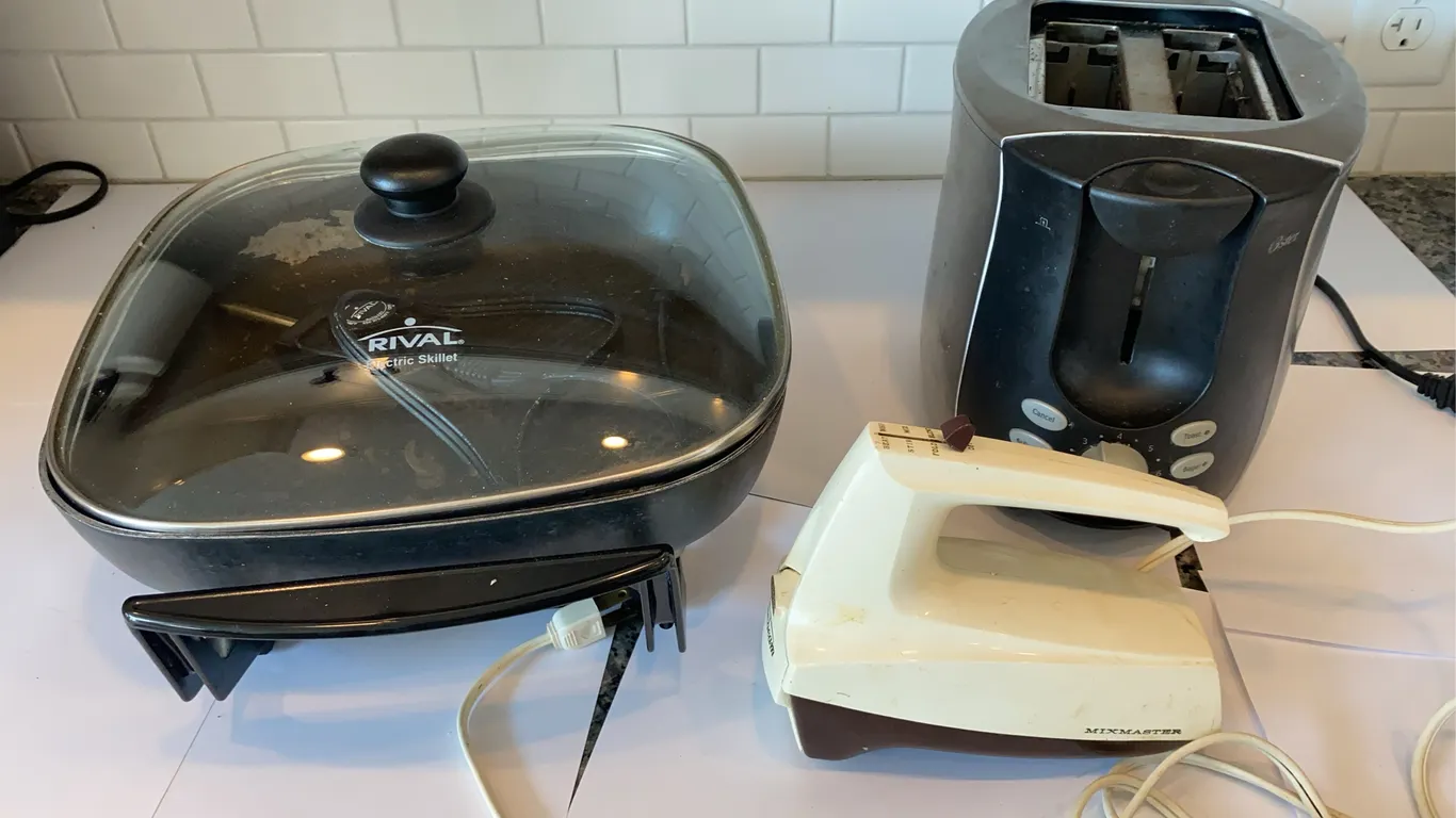 Electric Skillet, Toaster & Hand Mixer