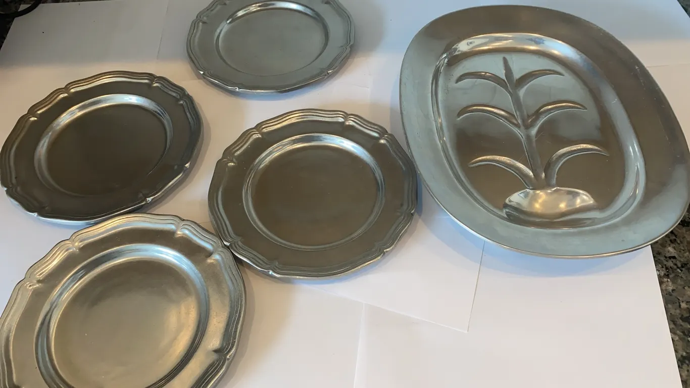 Vintage Country Ware Metal Plates & Serving Tray