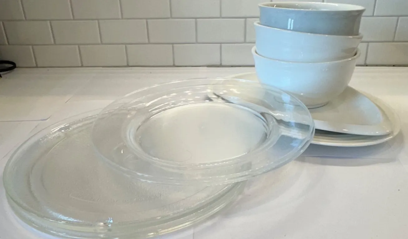 Dishware Collection Featuring Rex Bavaria Bowls and Plates