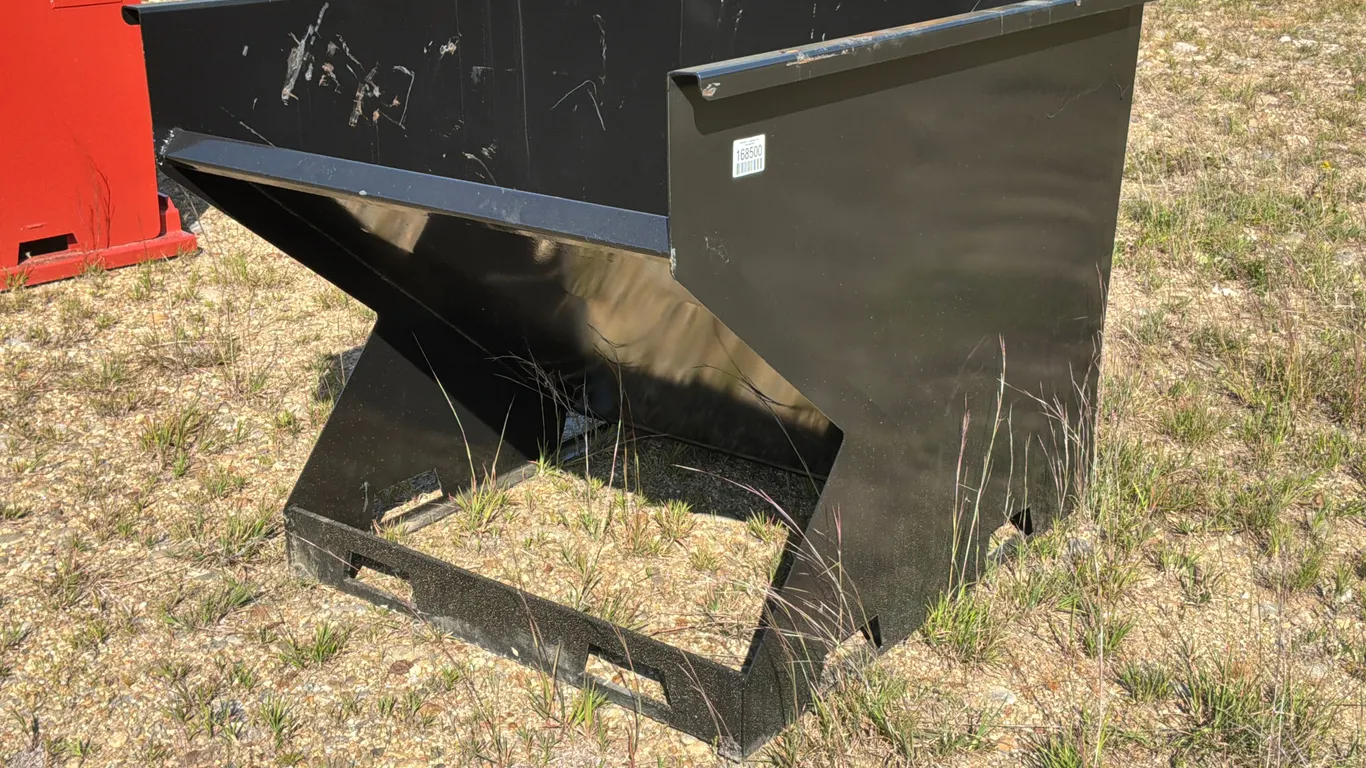 UNUSED KC 2 CY CAPACITY DUMPING HOPPER