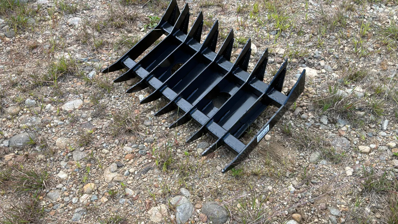 UNUSED KC 32 INCH ROOT RAKE