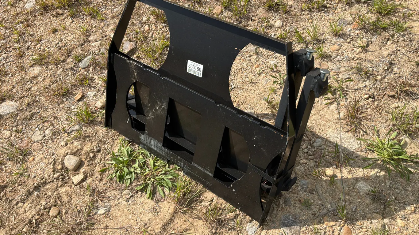 UNUSED KC 36 INCH FORKS W/ MAST