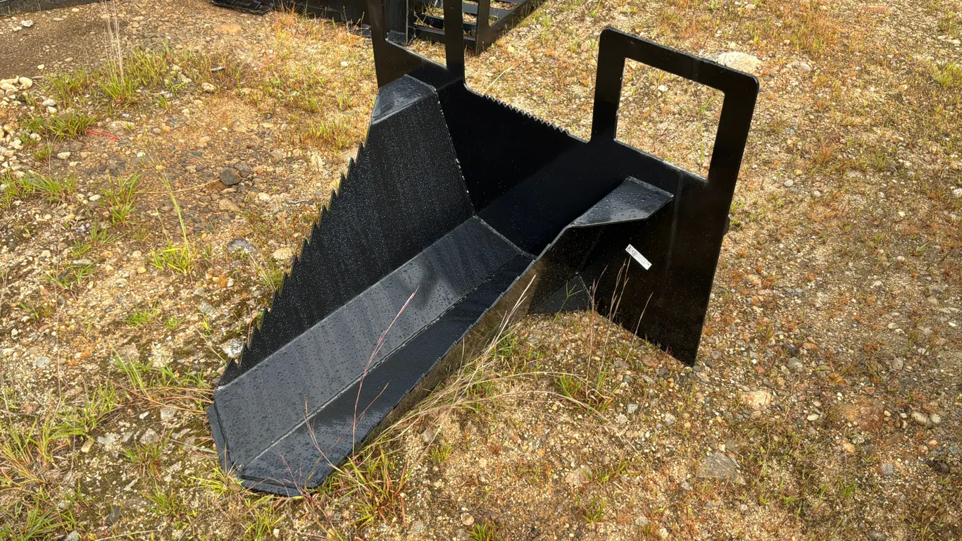 UNUSED KC 40 INCH TREE SPADE BUCKET