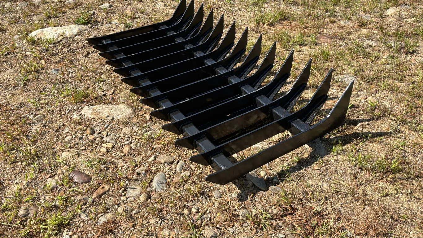 UNUSED KC 70 INCH ROOT RAKE